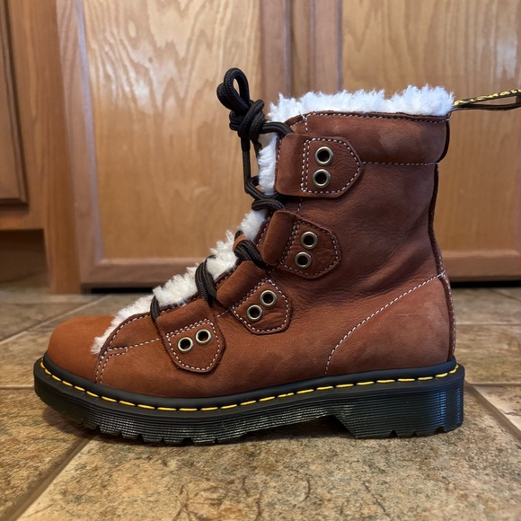 Dr. Martens Shoes - NWOT Dr. Martens women’s 1460 Lace To Toe Fur Lined Buttersoft Boots sz 5